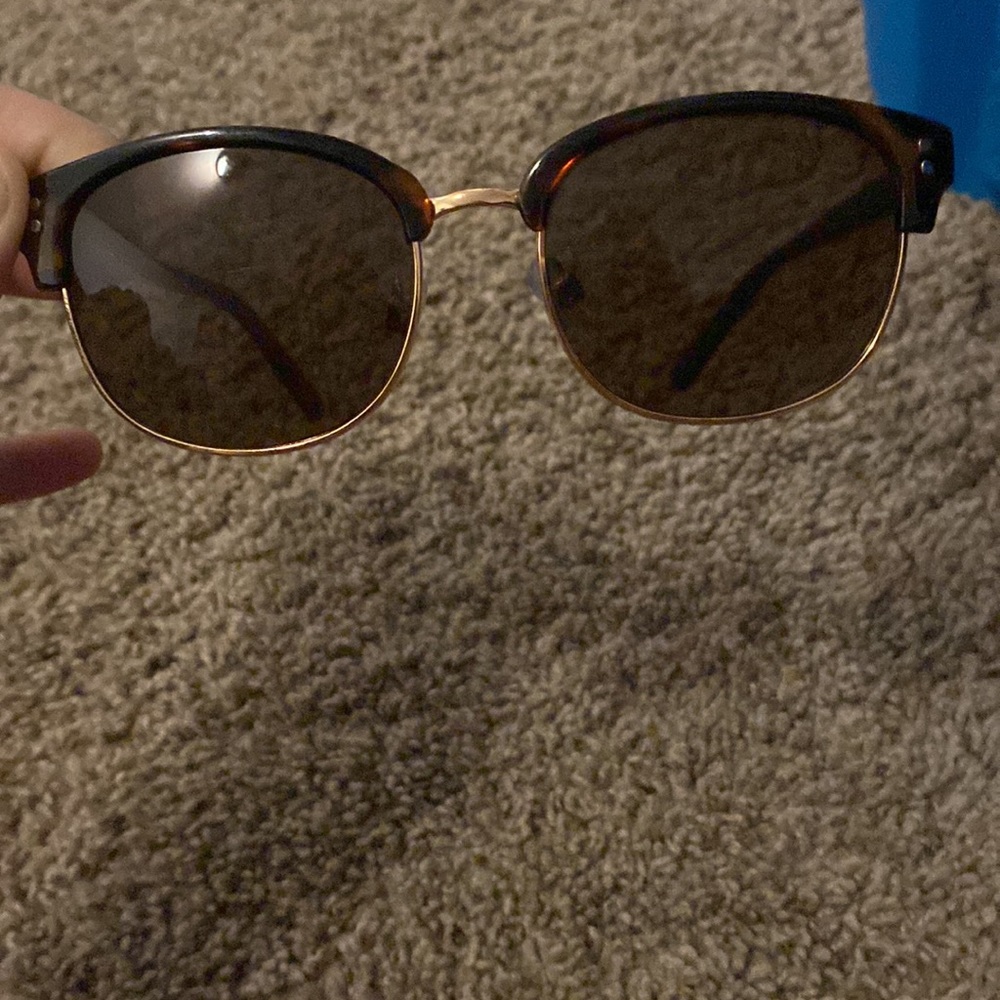 Sunglasses - Picture 2 of 3